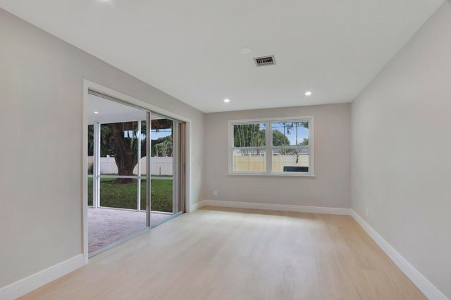 732 Pelican Way, North Palm Beach, FL 33408