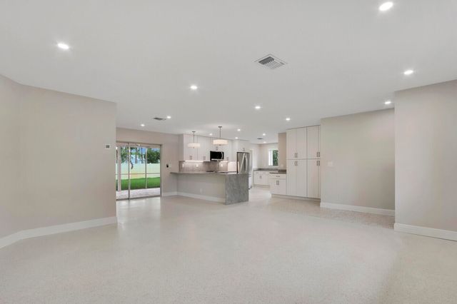 732 Pelican Way, North Palm Beach, FL 33408