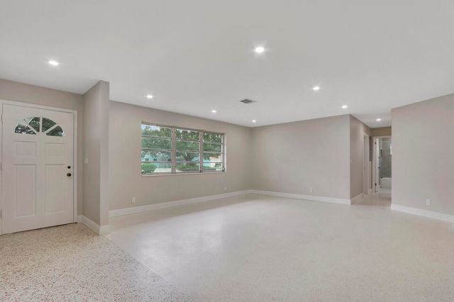 732 Pelican Way, North Palm Beach, FL 33408