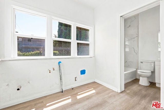 570 S Van Ness Avenue, Los Angeles, CA 90020