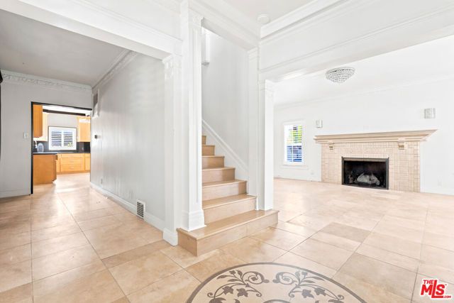 570 S Van Ness Avenue, Los Angeles, CA 90020