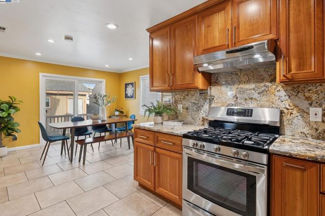 1815 102Nd Ave, Oakland, CA 94603