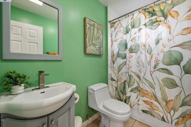 1815 102Nd Ave, Oakland, CA 94603