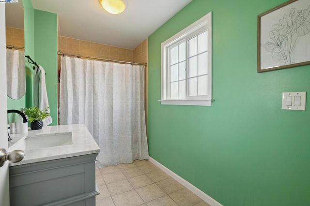 1815 102Nd Ave, Oakland, CA 94603