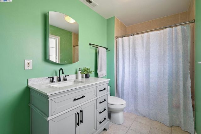 1815 102Nd Ave, Oakland, CA 94603