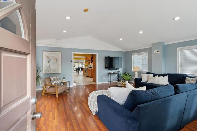 1815 102Nd Ave, Oakland, CA 94603