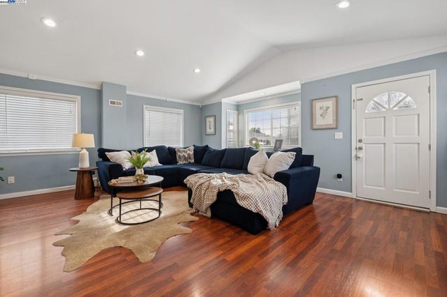 1815 102Nd Ave, Oakland, CA 94603