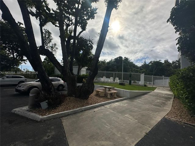 7801 NE 4th Ct 101, Miami, FL 33138