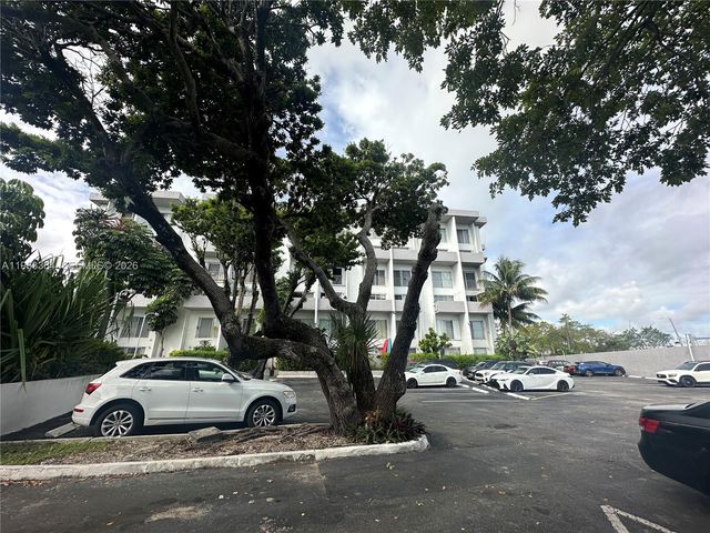 7801 NE 4th Ct 101, Miami, FL 33138