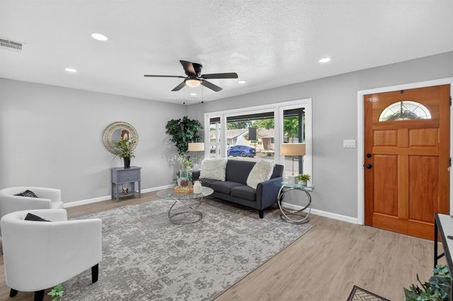 1548 Sterling St, Sacramento, CA 95822