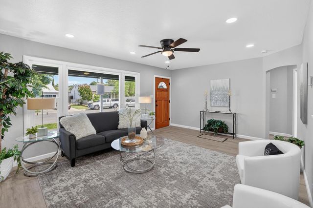 1548 Sterling St, Sacramento, CA 95822
