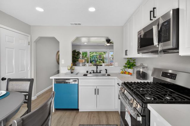 1548 Sterling St, Sacramento, CA 95822