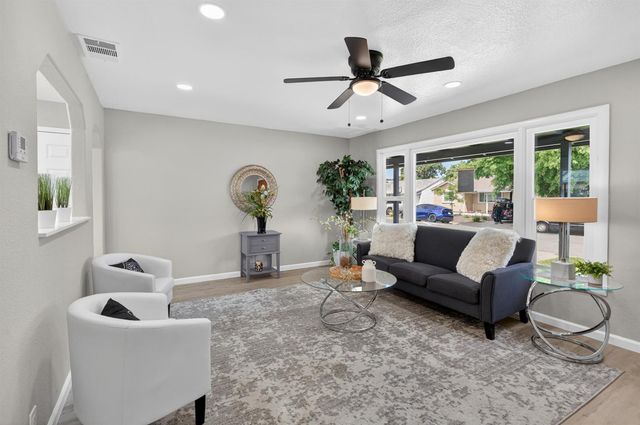 1548 Sterling St, Sacramento, CA 95822