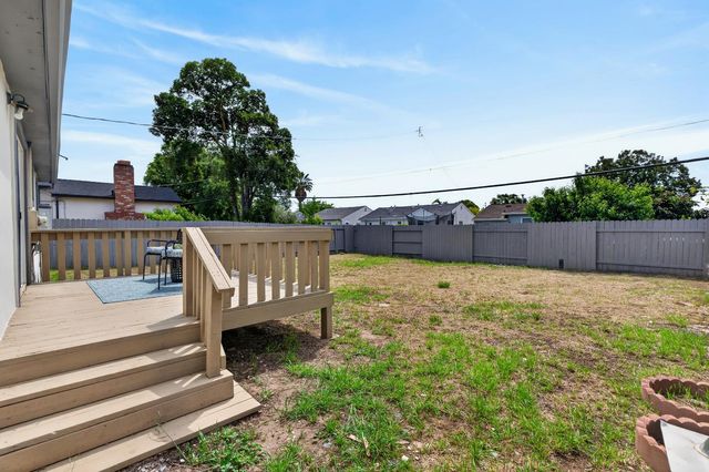 1548 Sterling St, Sacramento, CA 95822