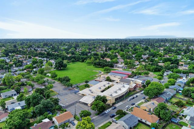 1548 Sterling St, Sacramento, CA 95822