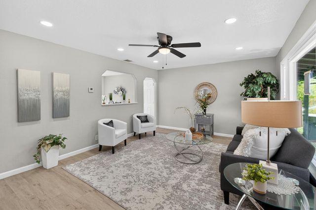 1548 Sterling St, Sacramento, CA 95822