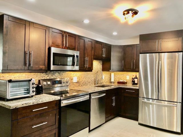 800 Cypress Grove Drive 204, Pompano Beach, FL 33069