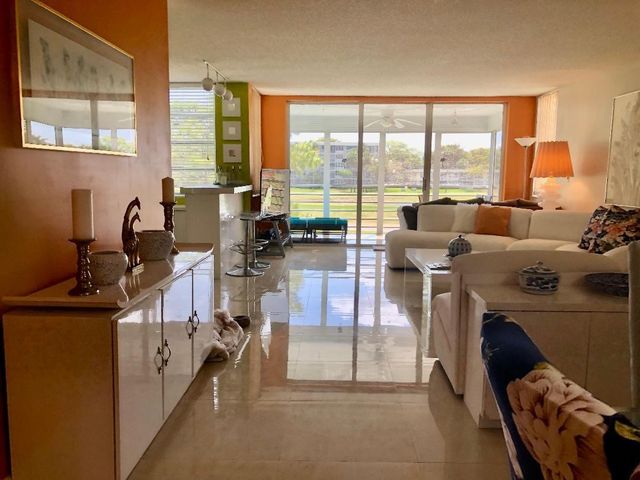 800 Cypress Grove Drive 204, Pompano Beach, FL 33069