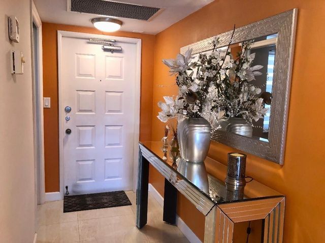 800 Cypress Grove Drive 204, Pompano Beach, FL 33069