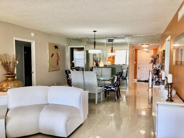800 Cypress Grove Drive 204, Pompano Beach, FL 33069