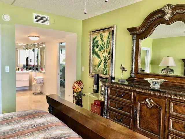 800 Cypress Grove Drive 204, Pompano Beach, FL 33069