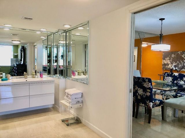 800 Cypress Grove Drive 204, Pompano Beach, FL 33069