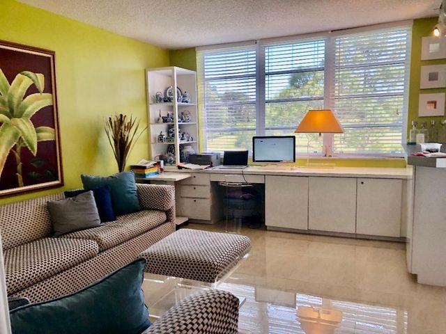 800 Cypress Grove Drive 204, Pompano Beach, FL 33069