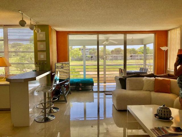 800 Cypress Grove Drive 204, Pompano Beach, FL 33069