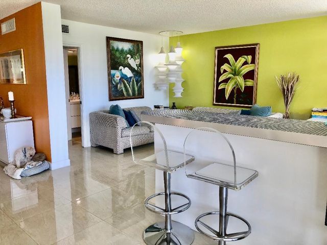 800 Cypress Grove Drive 204, Pompano Beach, FL 33069