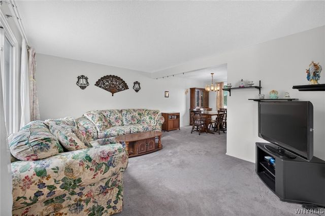 29 Woodgate Drive, Cheektowaga, NY 14227