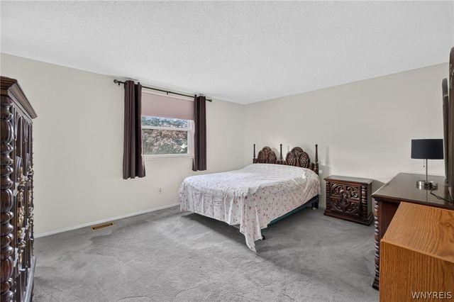 29 Woodgate Drive, Cheektowaga, NY 14227