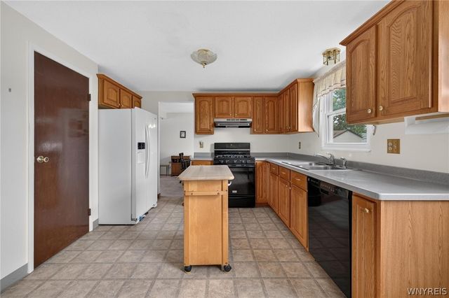 29 Woodgate Drive, Cheektowaga, NY 14227