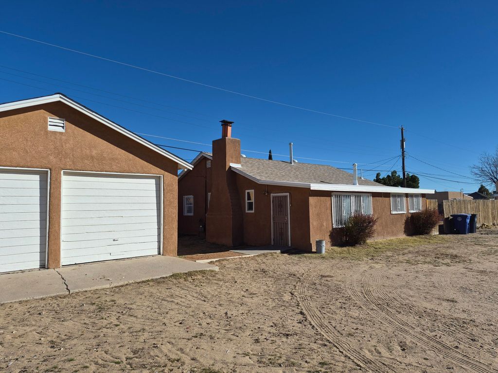 220 52nd Street SW, Albuquerque, NM 87105