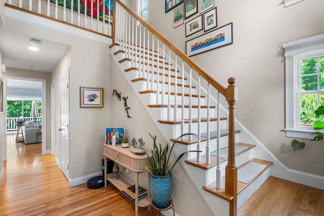16 Country Candle Ln 16, Northborough, MA 01532