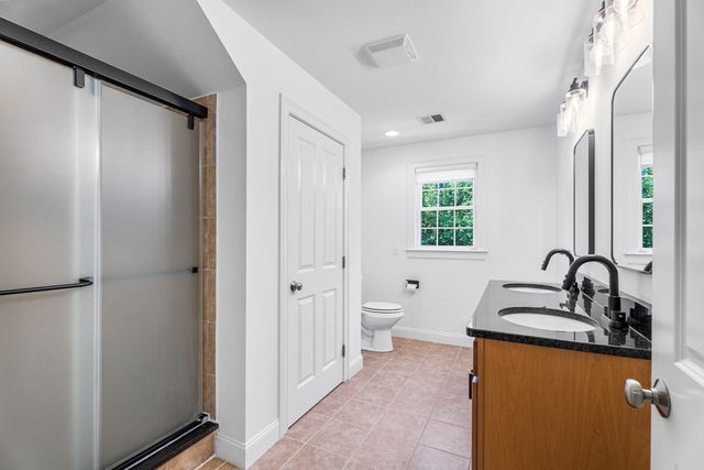 16 Country Candle Ln 16, Northborough, MA 01532