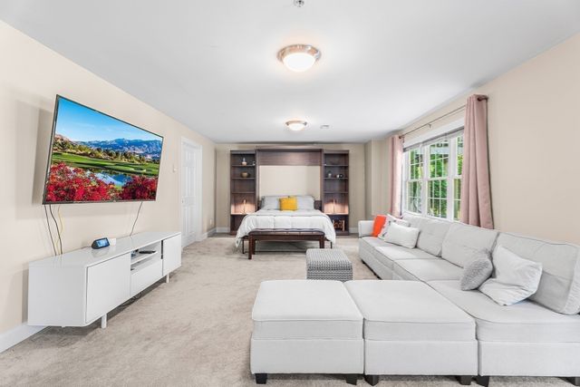 16 Country Candle Ln 16, Northborough, MA 01532