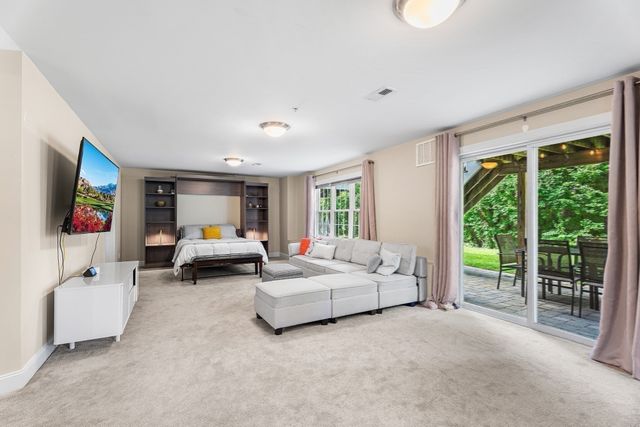 16 Country Candle Ln 16, Northborough, MA 01532