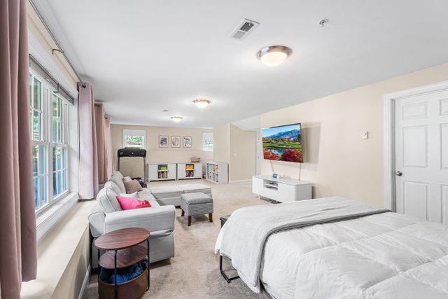 16 Country Candle Ln 16, Northborough, MA 01532