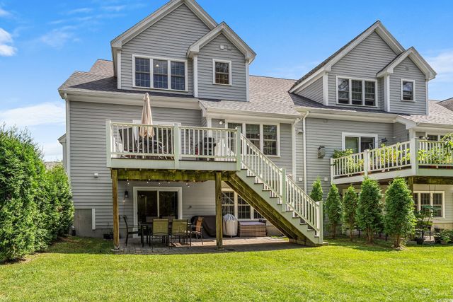 16 Country Candle Ln 16, Northborough, MA 01532