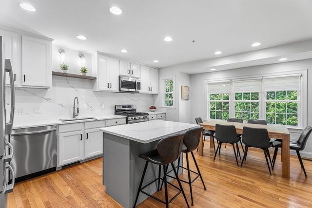 16 Country Candle Ln 16, Northborough, MA 01532