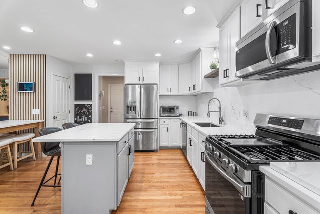 16 Country Candle Ln 16, Northborough, MA 01532