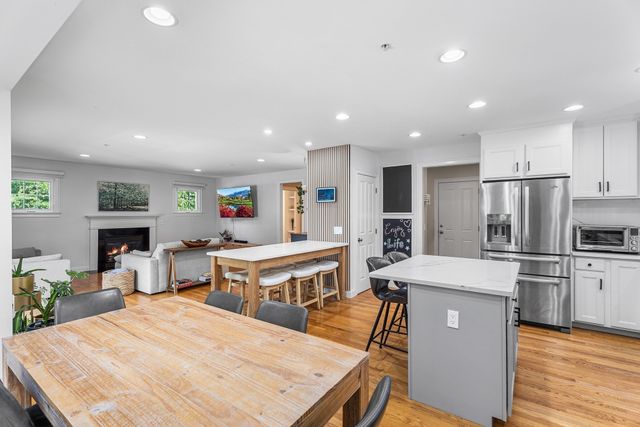 16 Country Candle Ln 16, Northborough, MA 01532