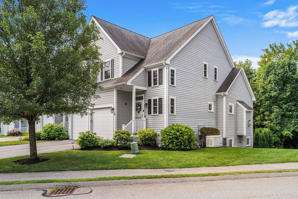 16 Country Candle Ln 16, Northborough, MA 01532