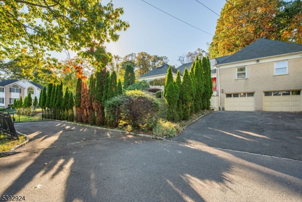 11 Mountain Way South, West Orange Twp., NJ 07052 — photo 3