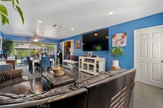 8540 Chimineas, Northridge, CA 91325