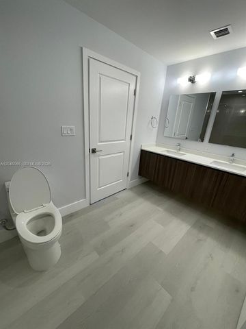 1938 Jackson Street 301, Hollywood, FL 33020
