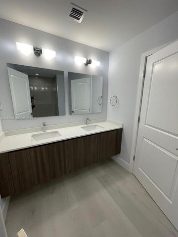 1938 Jackson Street 301, Hollywood, FL 33020