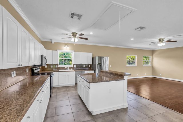29015 Commons Oaks Drive, Huffman, TX 77336