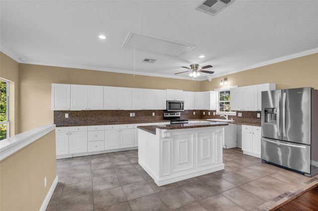 29015 Commons Oaks Drive, Huffman, TX 77336