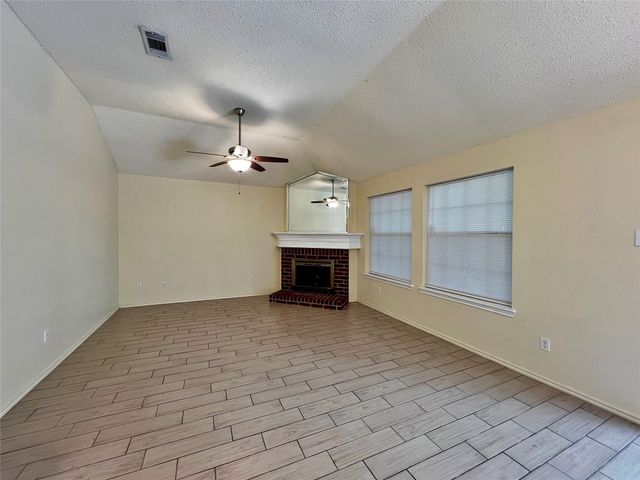 609 Blueberry Hill Lane, Mansfield, TX 76063